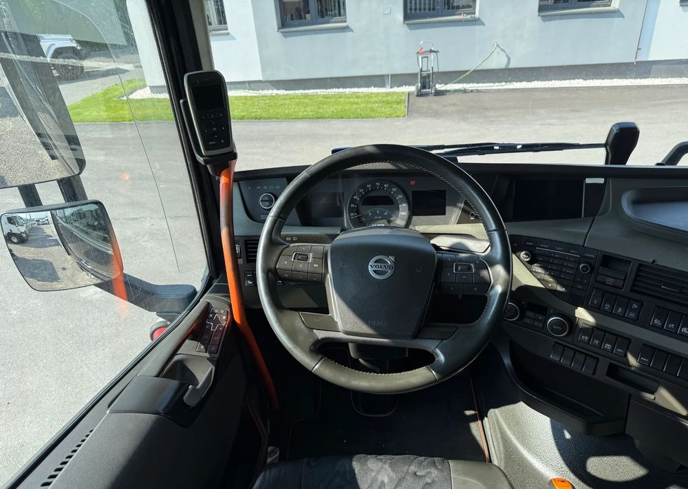 Тентованный грузовик Volvo FH16 660 HP TANDEM 6x2 LIMITED EDITION: фото 20