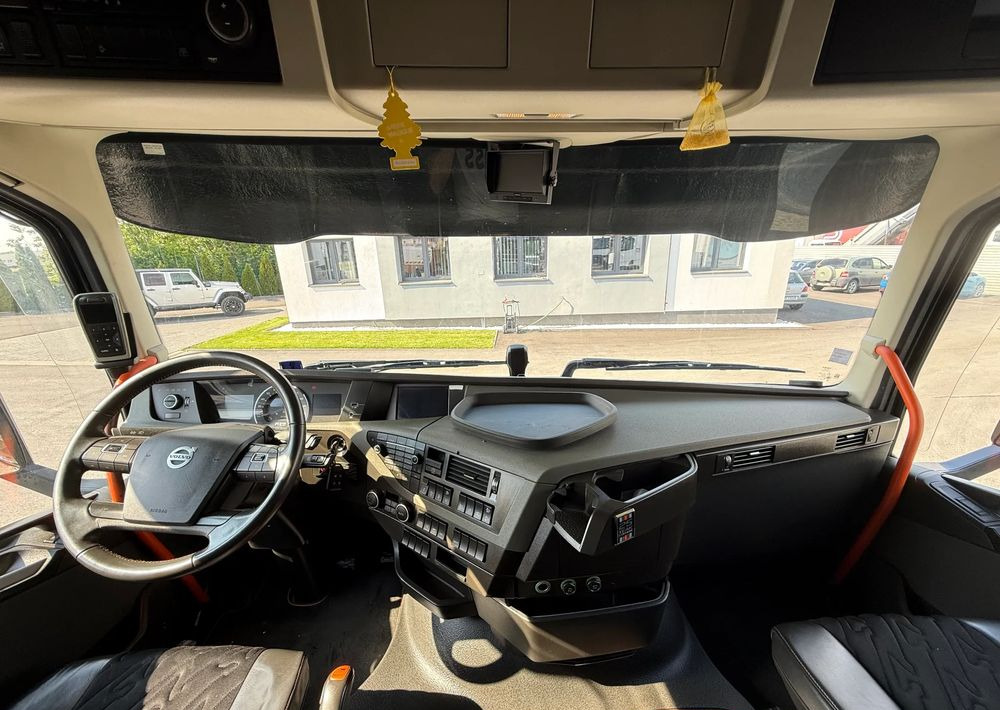 Грузовик с закрытым кузовом Volvo FH16 660 HP TANDEM 6x2 LIMITED EDITION: фото 19