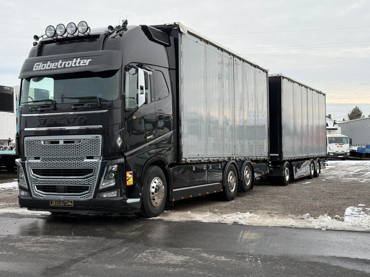 Volvo FH16 660 HP XL TANDEM 6x2 LIMITED EDITION - Тентованный грузовик: фото 2 Volvo FH16 660 HP XL TANDEM 6x2 LIMITED EDITION - Тентованный грузовик: фото 2