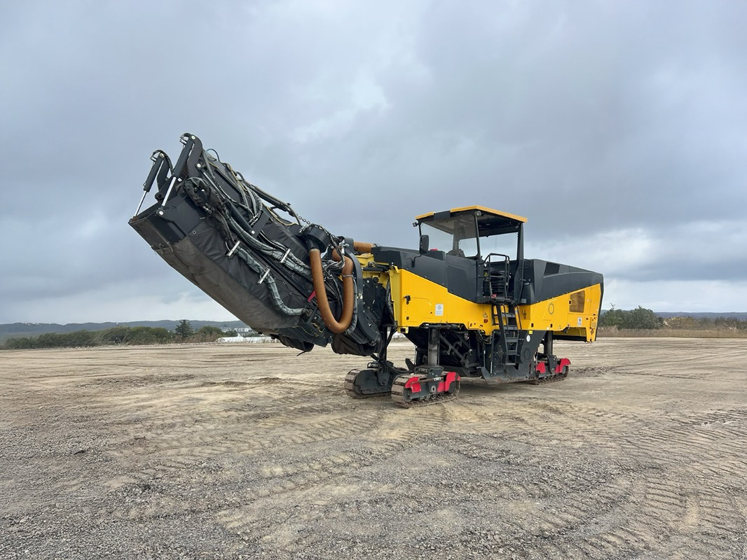 BOMAG DE BM 2200/75 Stage IV/Tier 4f - Асфальтоукладочная техника: фото 1 BOMAG DE BM 2200/75 Stage IV/Tier 4f - Асфальтоукладочная техника: фото 1