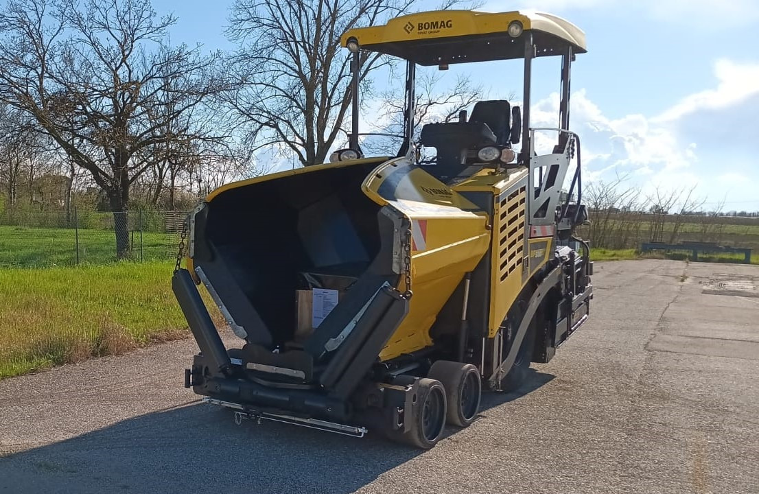 BOMAG IT BF 300 P-2 S340-2 TV Stage V/Tier 4f - Асфальтоукладчик: фото 1 BOMAG IT BF 300 P-2 S340-2 TV Stage V/Tier 4f - Асфальтоукладчик: фото 1