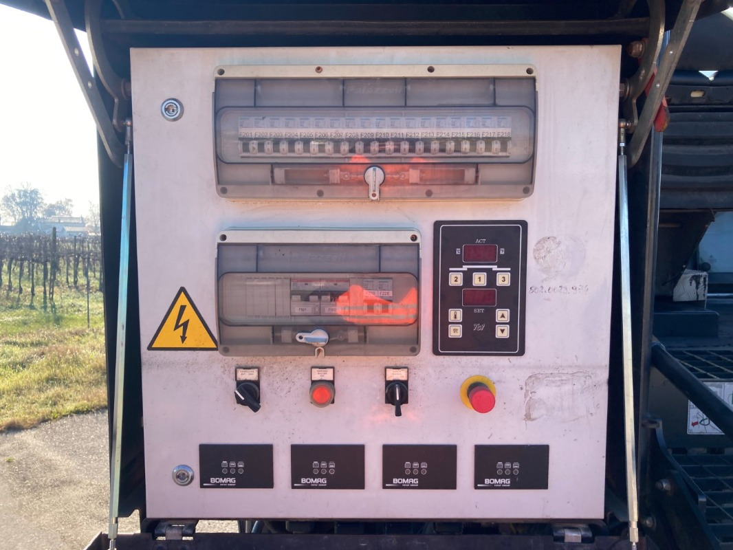 BOMAG IT BF 700 C-2 S500  Stage IV/Tier 4f - Асфальтоукладчик: фото 4 BOMAG IT BF 700 C-2 S500  Stage IV/Tier 4f - Асфальтоукладчик: фото 4