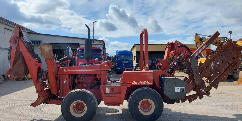 Koparka łańcuchowa pługoukładacz Ditch Witch 8020 Combo - Траншеекопатель: фото 4 Koparka łańcuchowa pługoukładacz Ditch Witch 8020 Combo - Траншеекопатель: фото 4