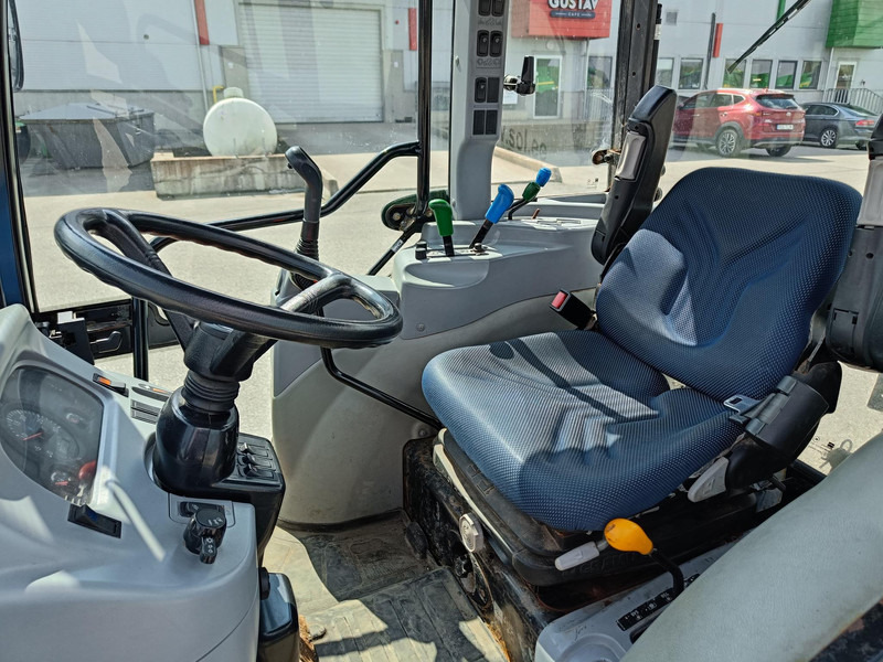 Трактор New Holland Boomer 40: фото 9