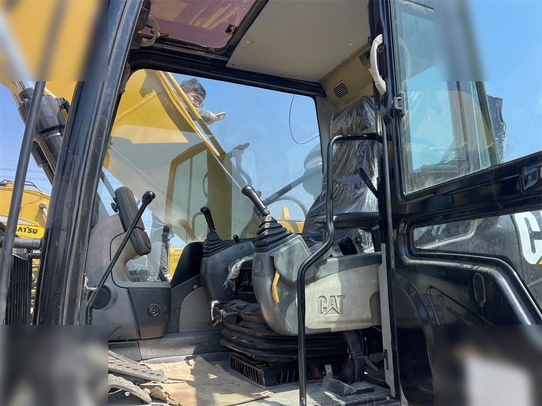 CATERPILLAR 320D2 - Гусеничный экскаватор: фото 5 CATERPILLAR 320D2 - Гусеничный экскаватор: фото 5