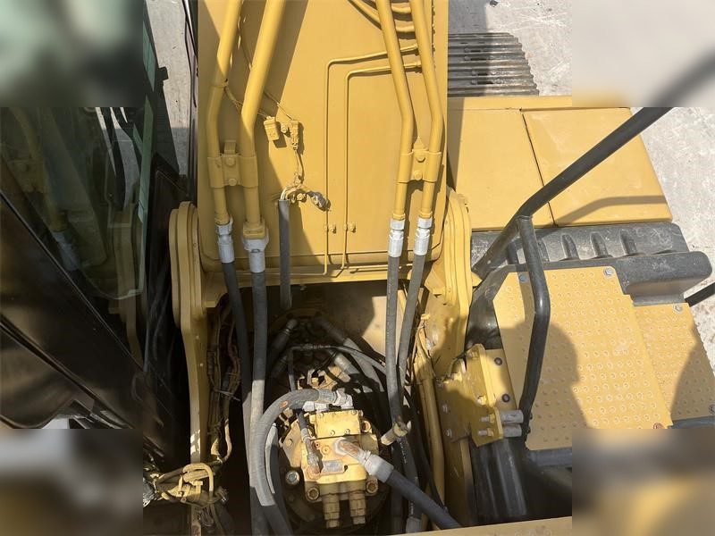 Гусеничный экскаватор CATERPILLAR 323: фото 6 Гусеничный экскаватор CATERPILLAR 323: фото 6