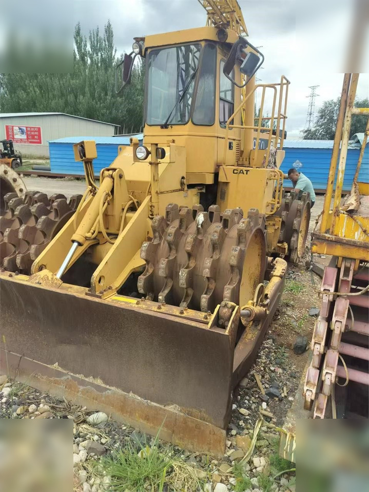 CATERPILLAR 815B - Компактор: фото 5 CATERPILLAR 815B - Компактор: фото 5