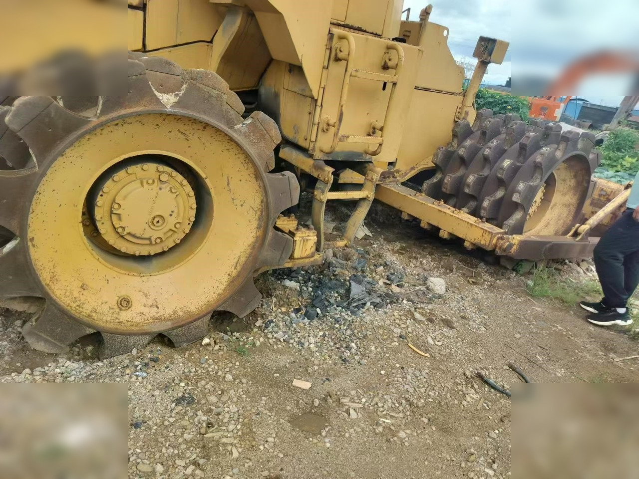 CATERPILLAR 815B - Компактор: фото 4 CATERPILLAR 815B - Компактор: фото 4