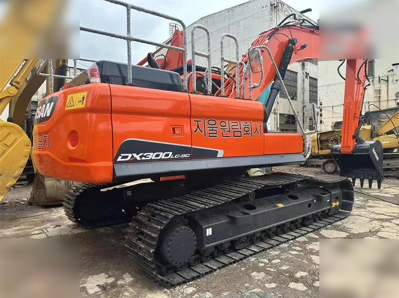 DOOSAN DX300 LC-9C - Гусеничный экскаватор: фото 1 DOOSAN DX300 LC-9C - Гусеничный экскаватор: фото 1