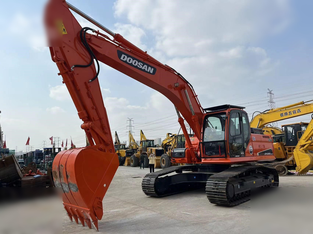 DOOSAN DX300 LC-9C - Гусеничный экскаватор: фото 2 DOOSAN DX300 LC-9C - Гусеничный экскаватор: фото 2