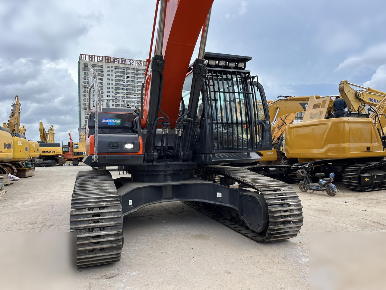 DOOSAN DX340 LCA - Гусеничный экскаватор: фото 2 DOOSAN DX340 LCA - Гусеничный экскаватор: фото 2