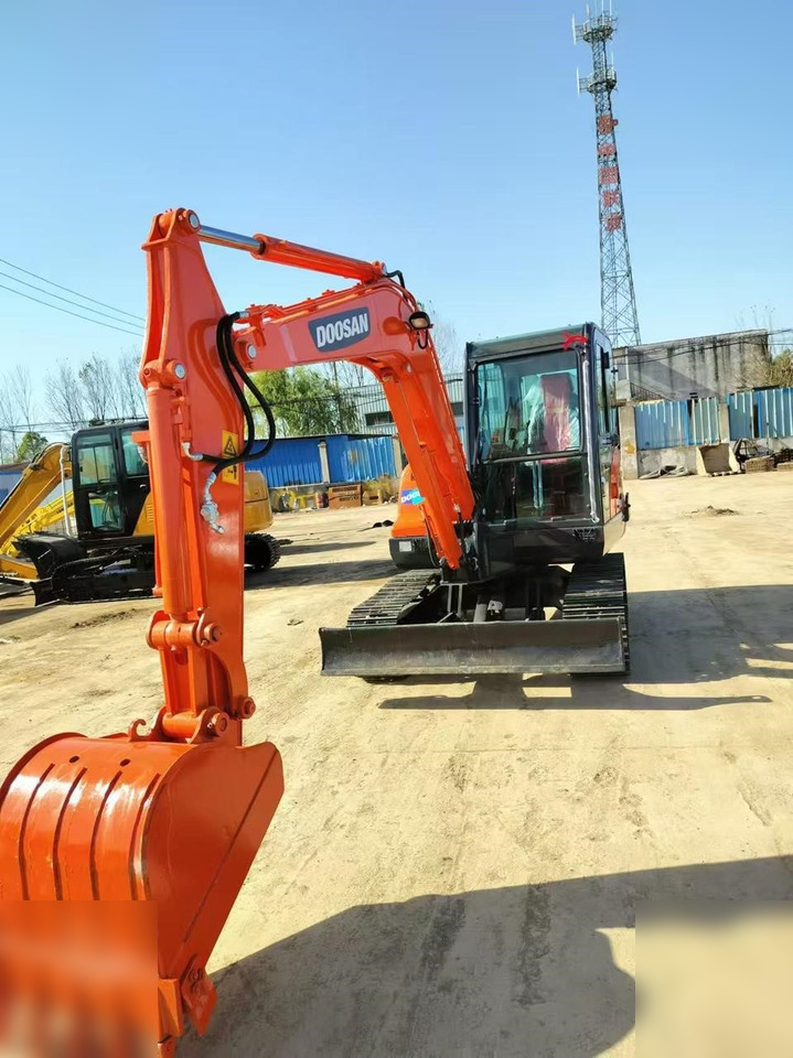 DOOSAN DX60-9C - Гусеничный экскаватор: фото 4 DOOSAN DX60-9C - Гусеничный экскаватор: фото 4