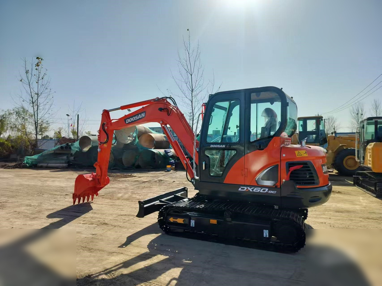 DOOSAN DX60-9C - Гусеничный экскаватор: фото 1 DOOSAN DX60-9C - Гусеничный экскаватор: фото 1