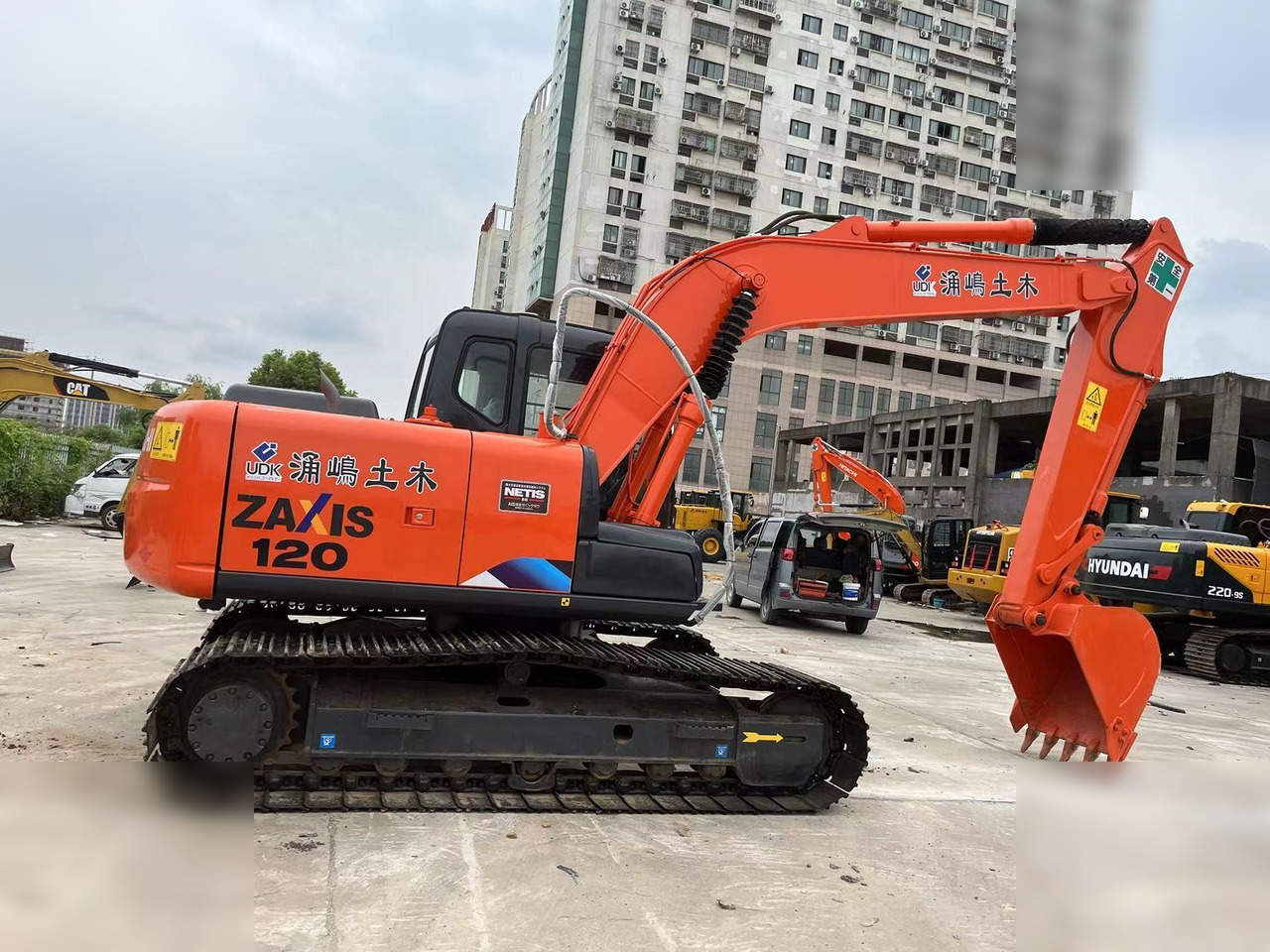 HITACHI ZX120 - Гусеничный экскаватор: фото 1 HITACHI ZX120 - Гусеничный экскаватор: фото 1