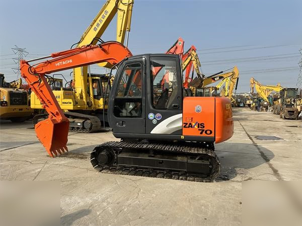 HITACHI ZX70 - Гусеничный экскаватор: фото 1 HITACHI ZX70 - Гусеничный экскаватор: фото 1