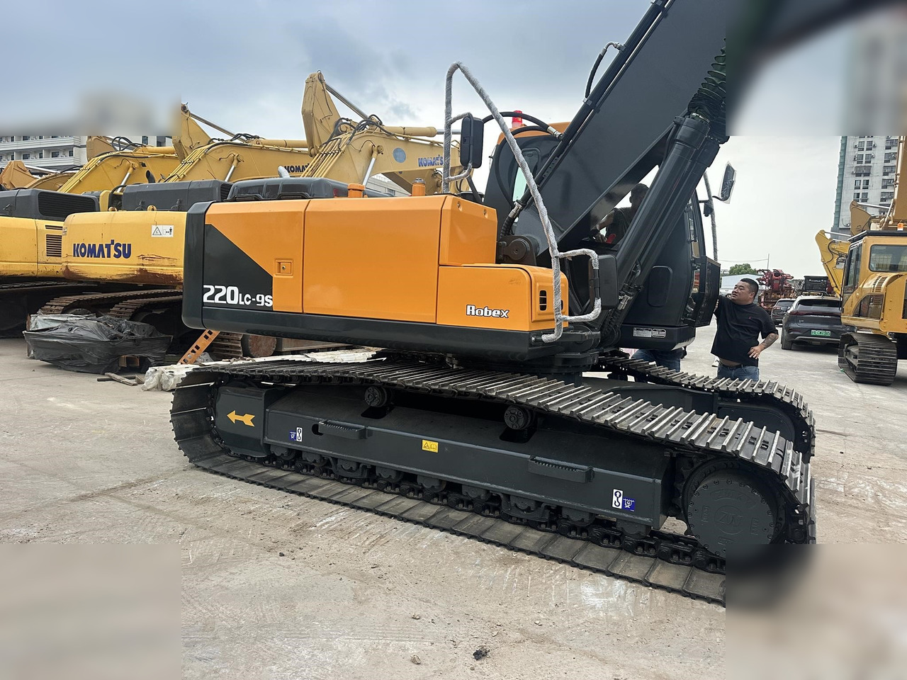 HYUNDAI ROBEX 220 LC-9S - Гусеничный экскаватор: фото 4 HYUNDAI ROBEX 220 LC-9S - Гусеничный экскаватор: фото 4