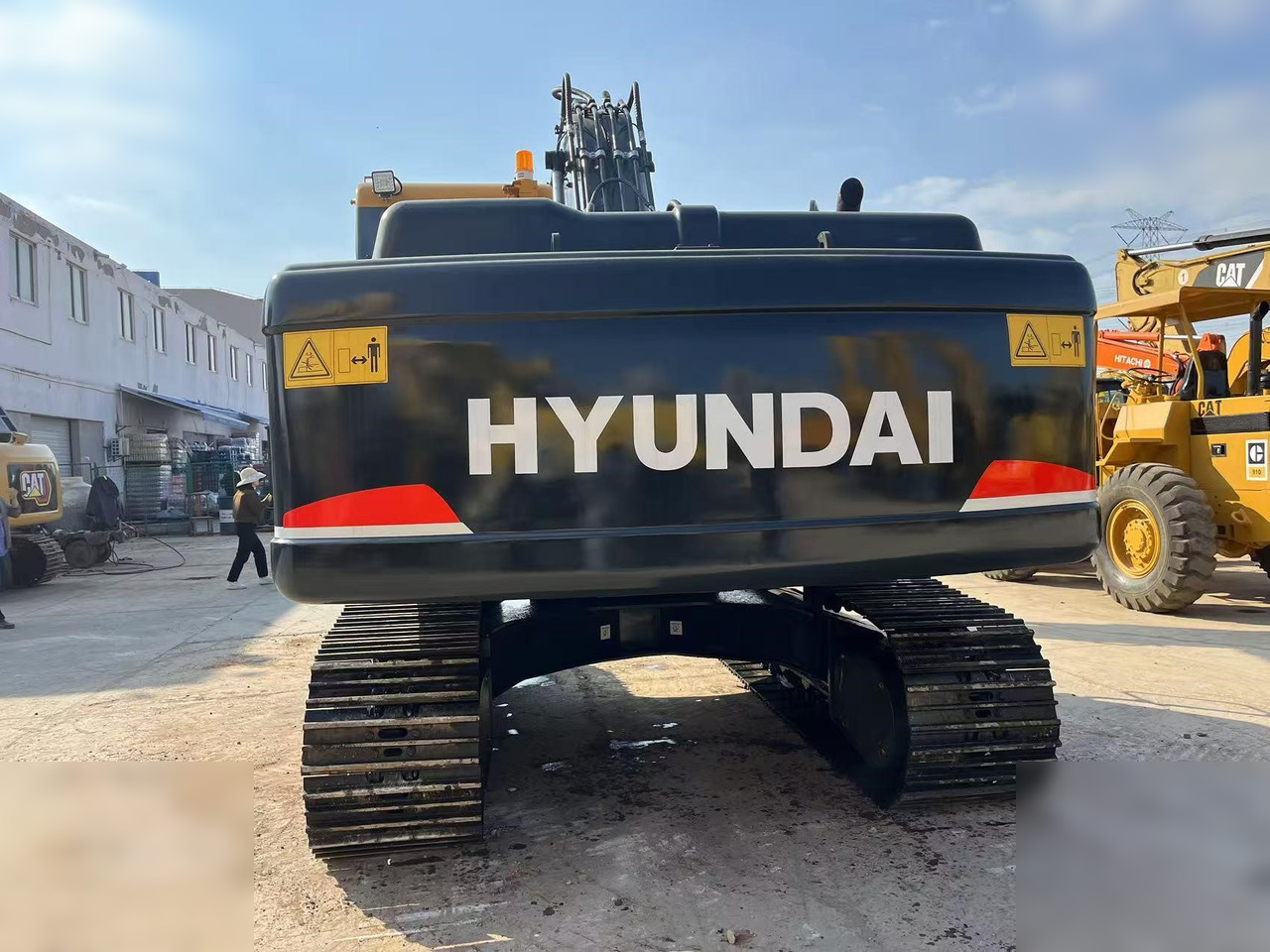 HYUNDAI ROBEX 220 LC-9S - Гусеничный экскаватор: фото 3 HYUNDAI ROBEX 220 LC-9S - Гусеничный экскаватор: фото 3