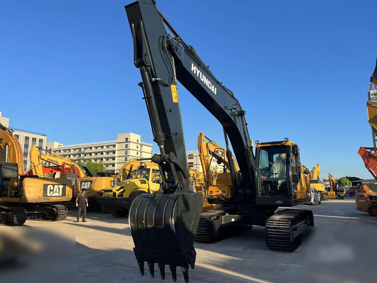 HYUNDAI ROBEX 220 LC-9S - Гусеничный экскаватор: фото 3 HYUNDAI ROBEX 220 LC-9S - Гусеничный экскаватор: фото 3