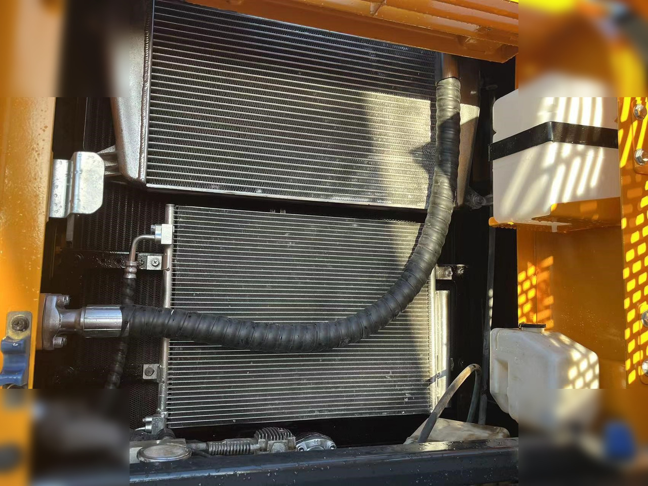 HYUNDAI ROBEX 220 LC-9S - Гусеничный экскаватор: фото 5 HYUNDAI ROBEX 220 LC-9S - Гусеничный экскаватор: фото 5