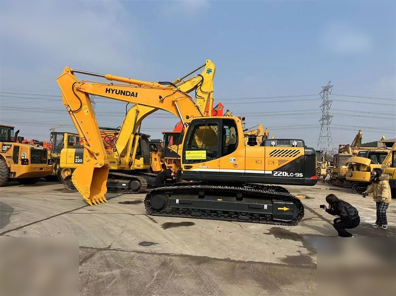 HYUNDAI ROBEX 220 LC-9S - Гусеничный экскаватор: фото 2 HYUNDAI ROBEX 220 LC-9S - Гусеничный экскаватор: фото 2