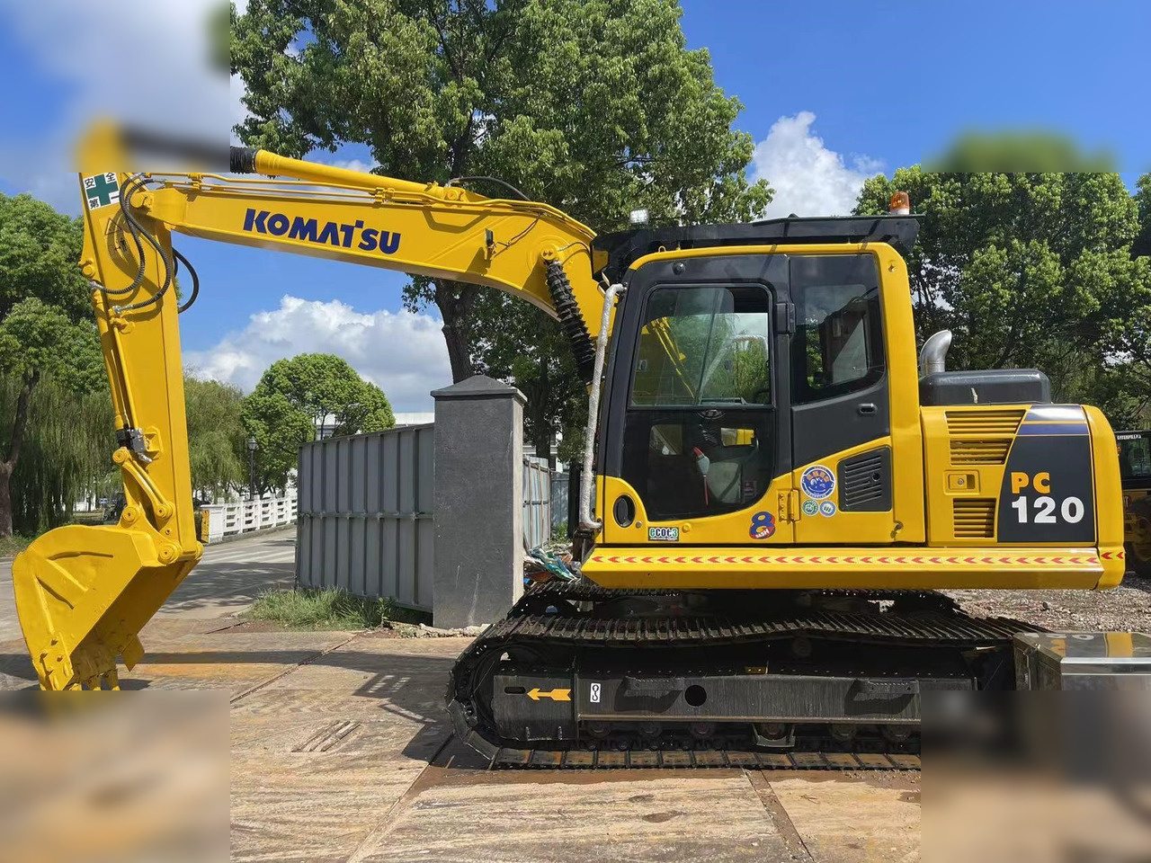 KOMATSU PC120-8 - Гусеничный экскаватор: фото 1 KOMATSU PC120-8 - Гусеничный экскаватор: фото 1