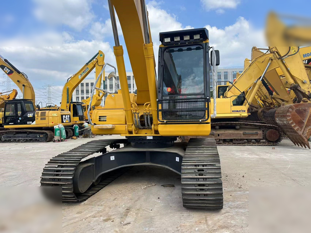 Гусеничный экскаватор KOMATSU PC220-8: фото 7 Гусеничный экскаватор KOMATSU PC220-8: фото 7