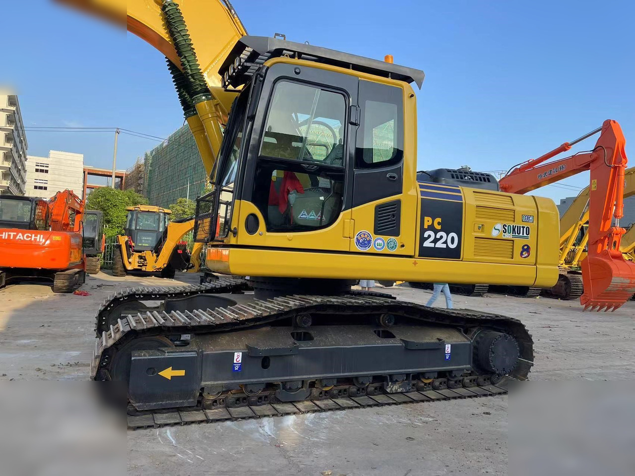 KOMATSU PC220-8 - Гусеничный экскаватор: фото 5 KOMATSU PC220-8 - Гусеничный экскаватор: фото 5