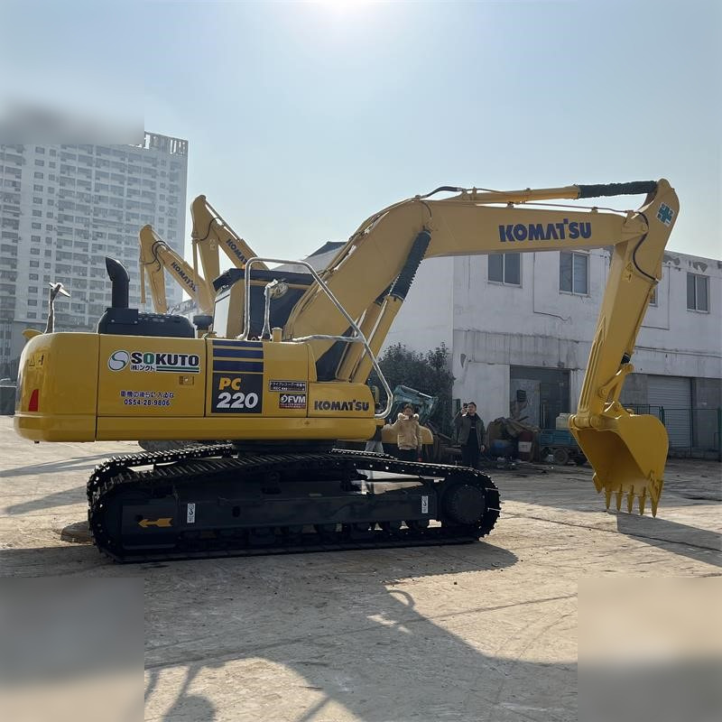 KOMATSU PC220-8 - Гусеничный экскаватор: фото 2 KOMATSU PC220-8 - Гусеничный экскаватор: фото 2