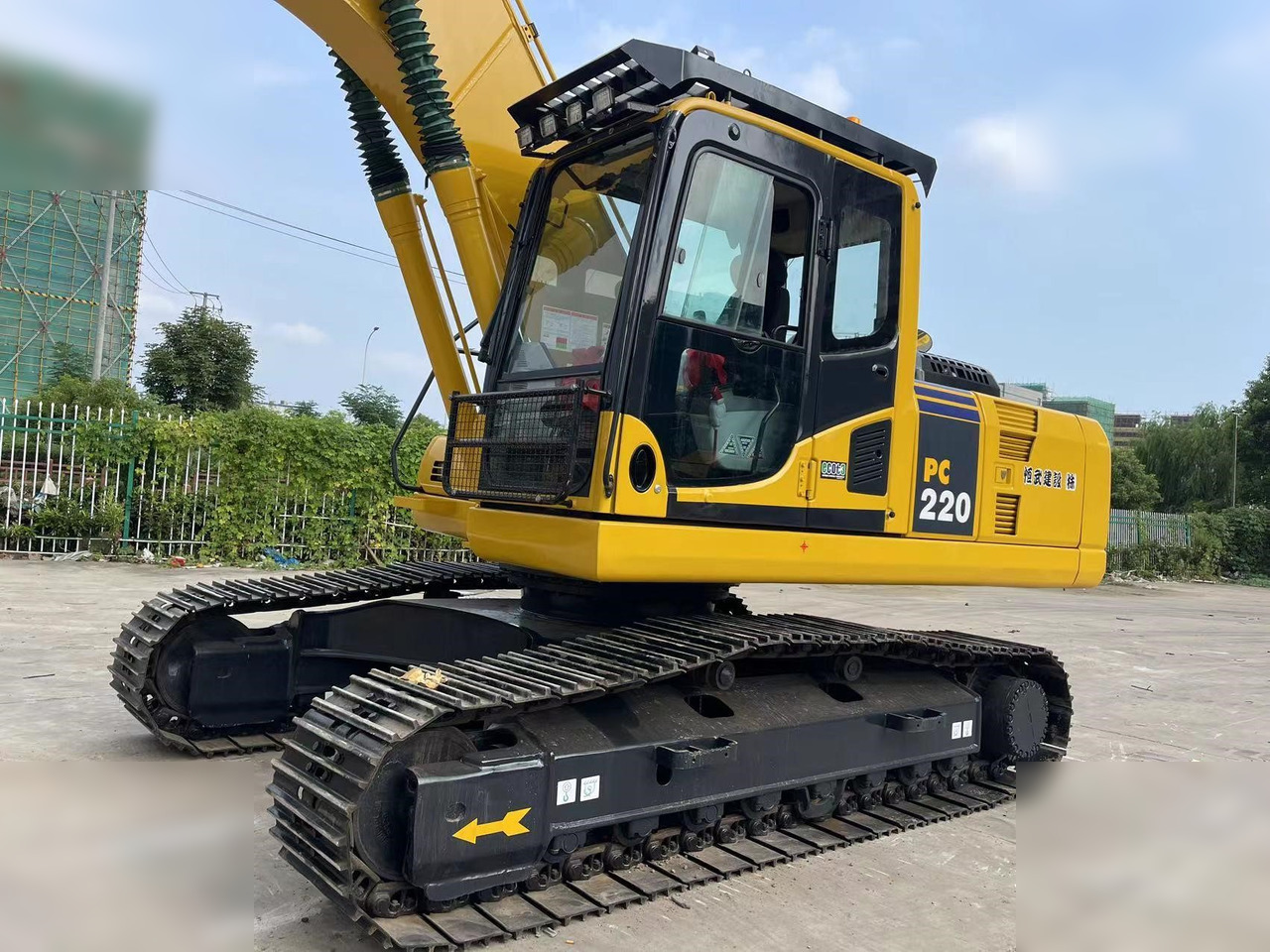 KOMATSU PC220-8 - Гусеничный экскаватор: фото 3 KOMATSU PC220-8 - Гусеничный экскаватор: фото 3