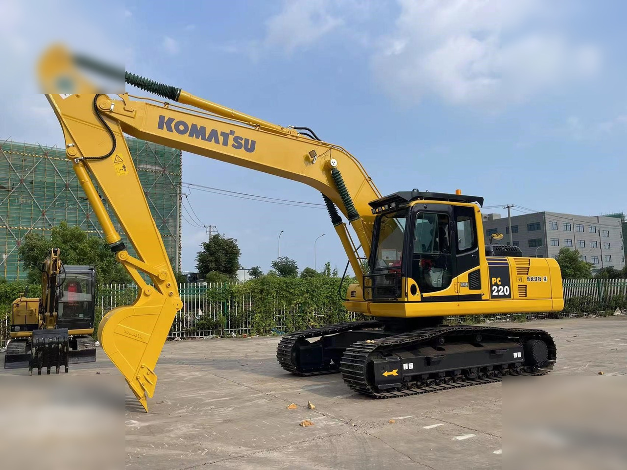 KOMATSU PC220-8 - Гусеничный экскаватор: фото 1 KOMATSU PC220-8 - Гусеничный экскаватор: фото 1