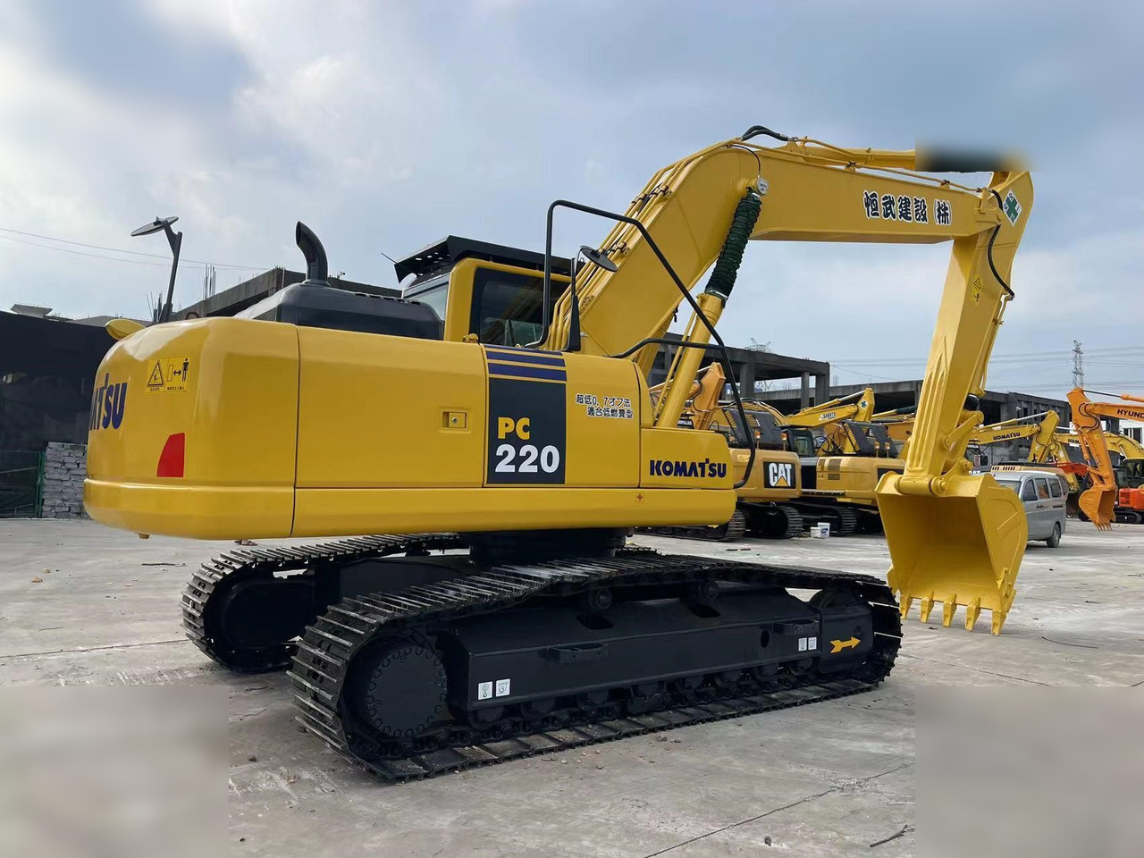 KOMATSU PC220-8 - Гусеничный экскаватор: фото 5 KOMATSU PC220-8 - Гусеничный экскаватор: фото 5