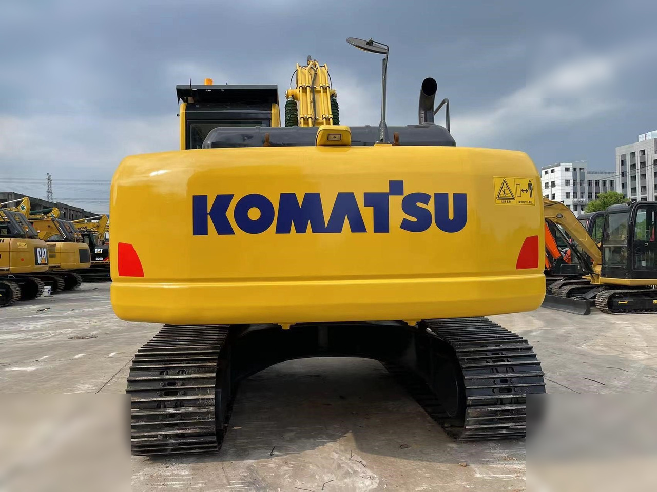 KOMATSU PC220-8 - Гусеничный экскаватор: фото 2 KOMATSU PC220-8 - Гусеничный экскаватор: фото 2