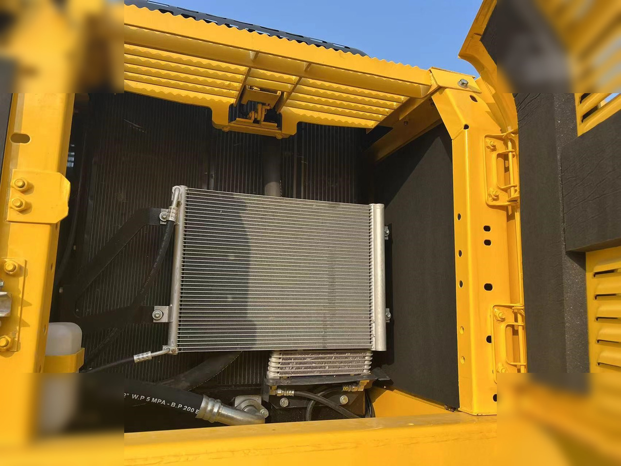 KOMATSU PC220-8M0 - Гусеничный экскаватор: фото 5 KOMATSU PC220-8M0 - Гусеничный экскаватор: фото 5