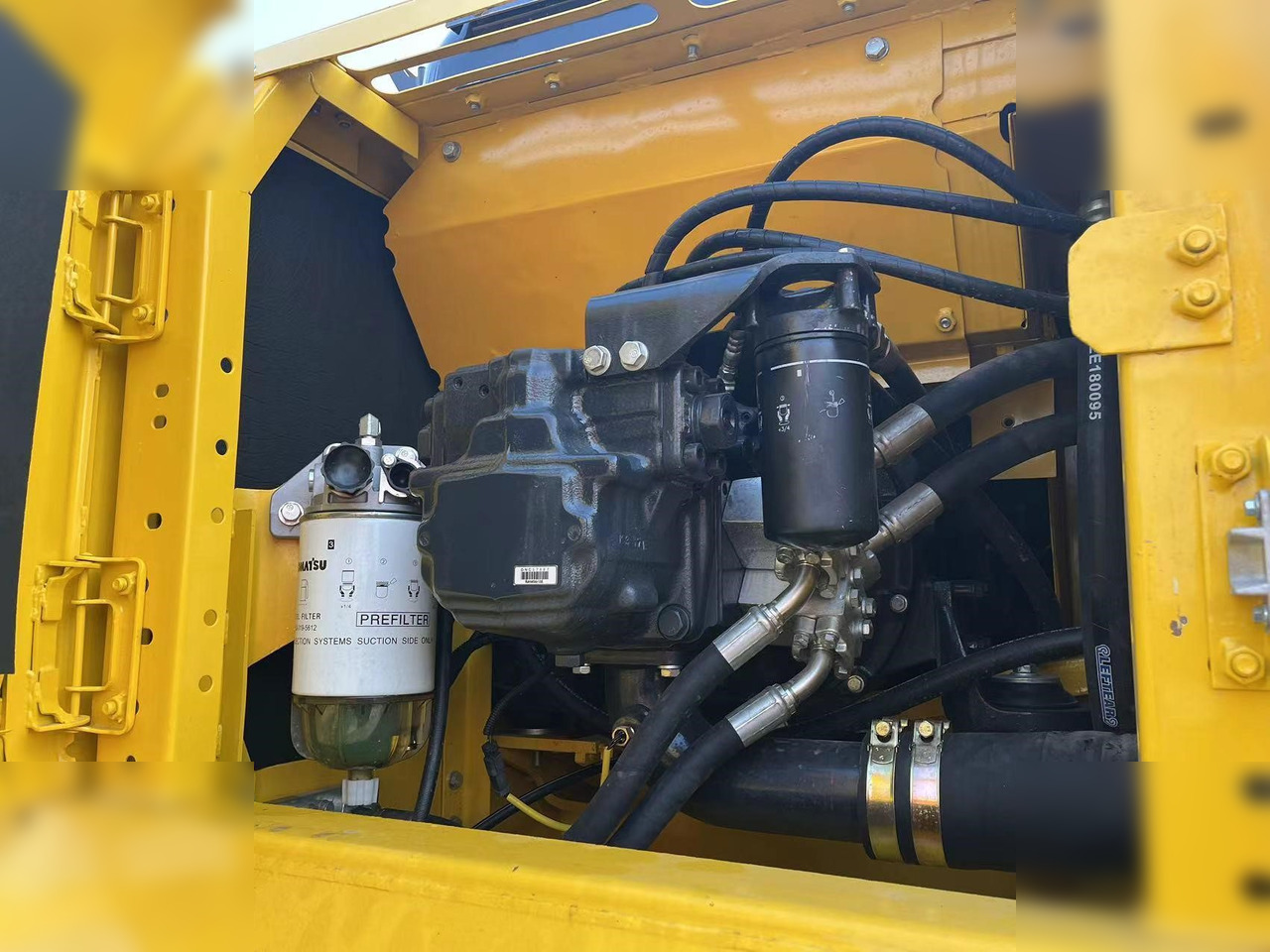 KOMATSU PC220-8M0 - Гусеничный экскаватор: фото 4 KOMATSU PC220-8M0 - Гусеничный экскаватор: фото 4