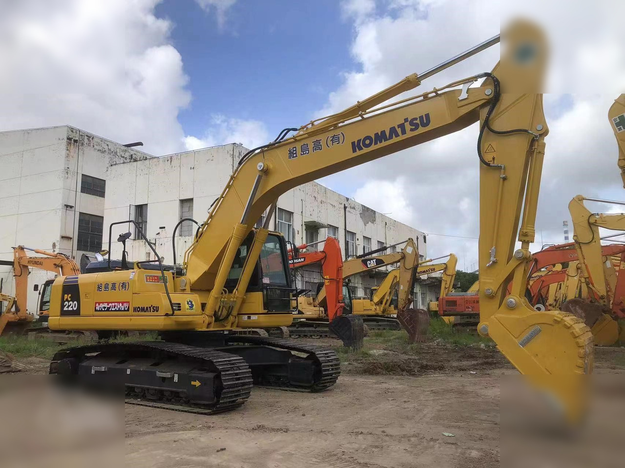 KOMATSU PC220-8N1 - Гусеничный экскаватор: фото 2 KOMATSU PC220-8N1 - Гусеничный экскаватор: фото 2