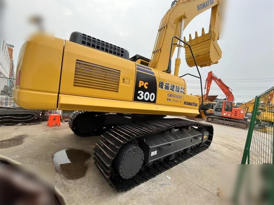 KOMATSU PC300-8 - Гусеничный экскаватор: фото 3 KOMATSU PC300-8 - Гусеничный экскаватор: фото 3
