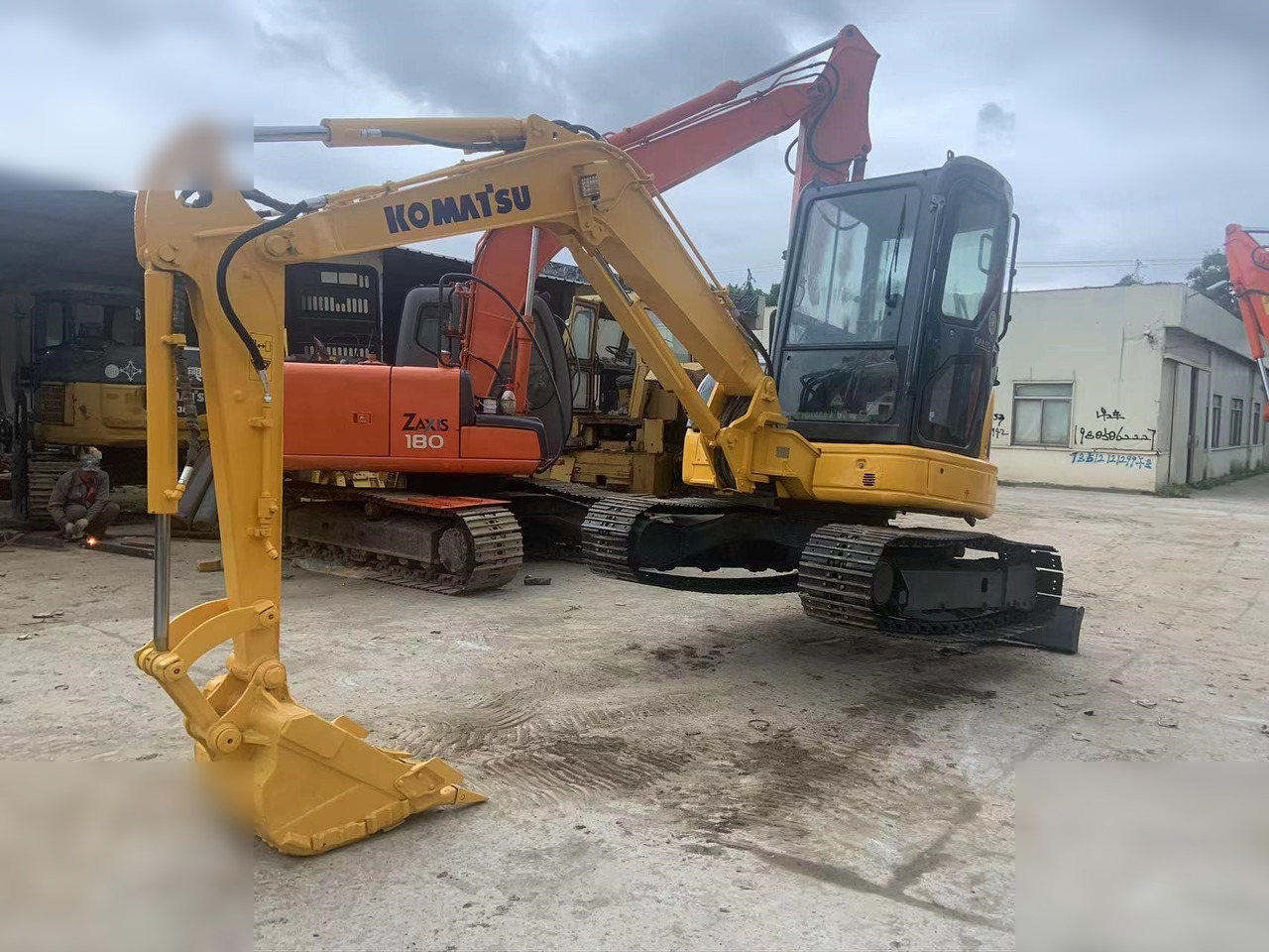 KOMATSU PC40MR-2 - Мини-экскаватор: фото 1 KOMATSU PC40MR-2 - Мини-экскаватор: фото 1
