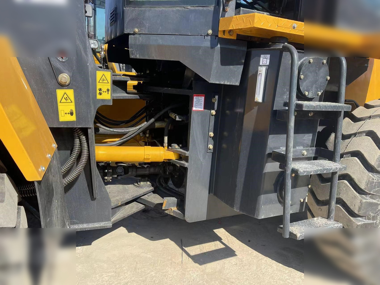 LIUGONG CLG835H - Колёсный погрузчик: фото 5 LIUGONG CLG835H - Колёсный погрузчик: фото 5