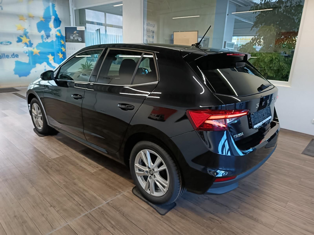 Skoda Fabia 130 Jahre 1,0 TSI*AHK-VORBER.*5J.GARANTIE* - Седан: фото 4 Skoda Fabia 130 Jahre 1,0 TSI*AHK-VORBER.*5J.GARANTIE* - Седан: фото 4