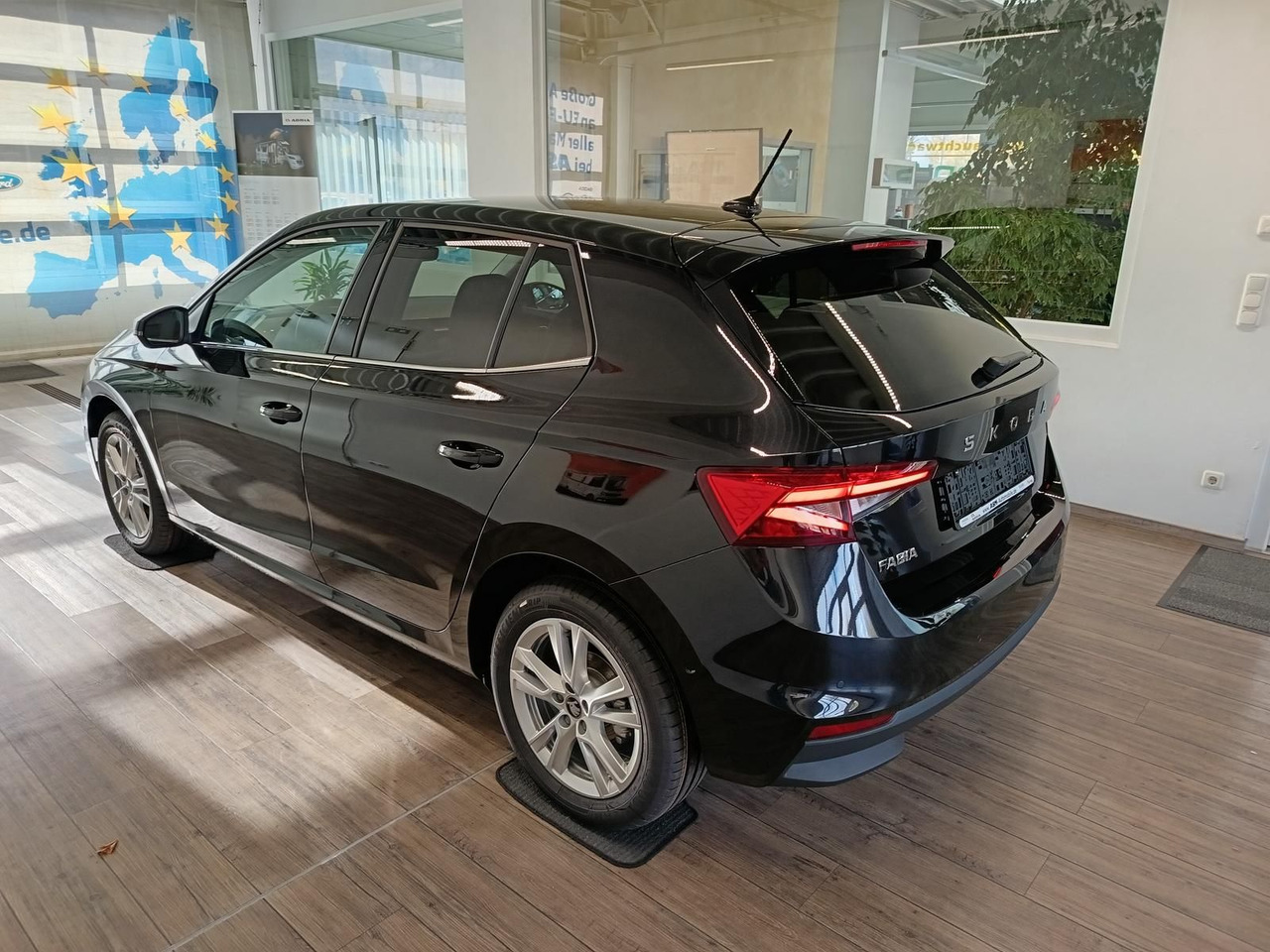 Skoda Fabia 130 Jahre 1,0TSI DSG*AHK-VORBER.*LED*R-KAM - Седан: фото 4 Skoda Fabia 130 Jahre 1,0TSI DSG*AHK-VORBER.*LED*R-KAM - Седан: фото 4