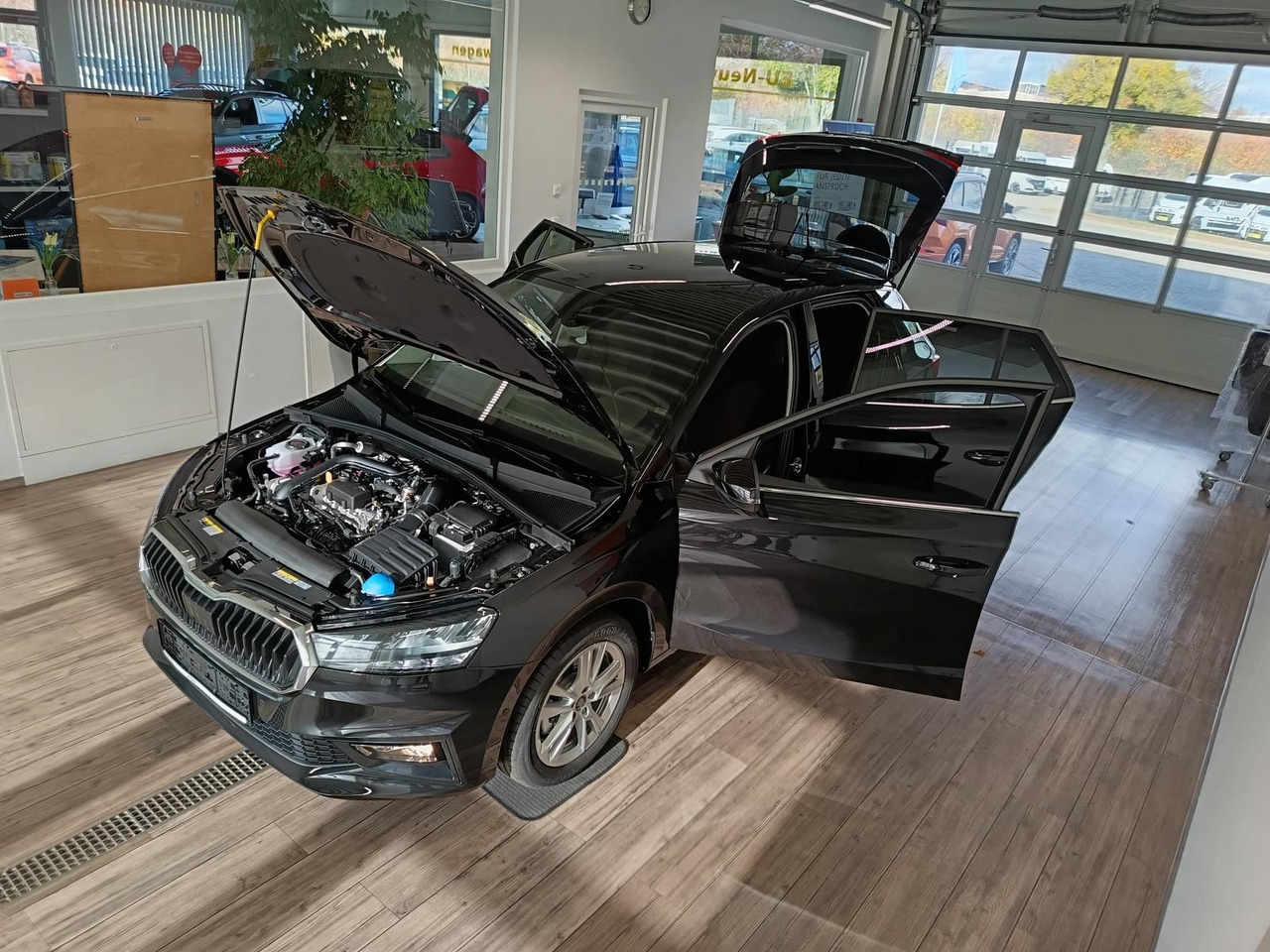 Skoda Fabia 130 Jahre 1,0TSI DSG*AHK-VORBER.*LED*R-KAM - Седан: фото 2 Skoda Fabia 130 Jahre 1,0TSI DSG*AHK-VORBER.*LED*R-KAM - Седан: фото 2