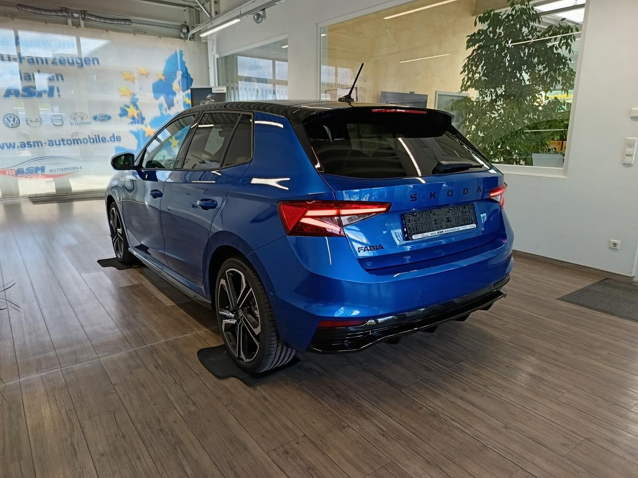 Skoda Fabia Monte Carlo 110 kW DSG*LED*ACC*R-KAM*KESSY - Седан: фото 4 Skoda Fabia Monte Carlo 110 kW DSG*LED*ACC*R-KAM*KESSY - Седан: фото 4