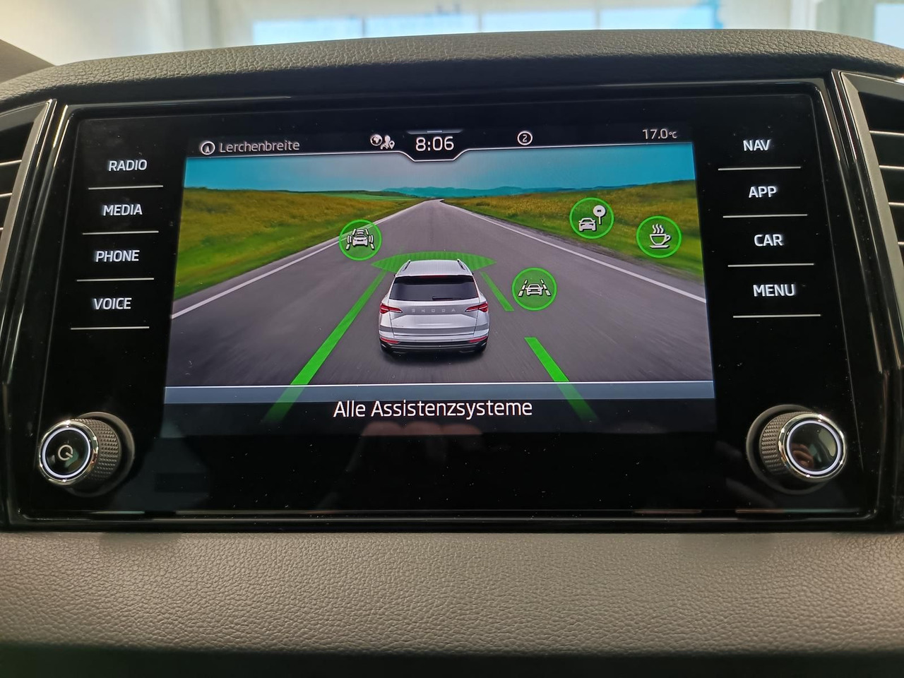 Внедорожник Skoda Karoq Selection 1,5TSI*NAVI*AHK-VORBER*LED*R-KAM: фото 13