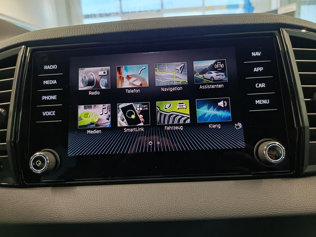 Внедорожник Skoda Karoq Selection 1,5TSI*NAVI*AHK-VORBER*LED*R-KAM: фото 11