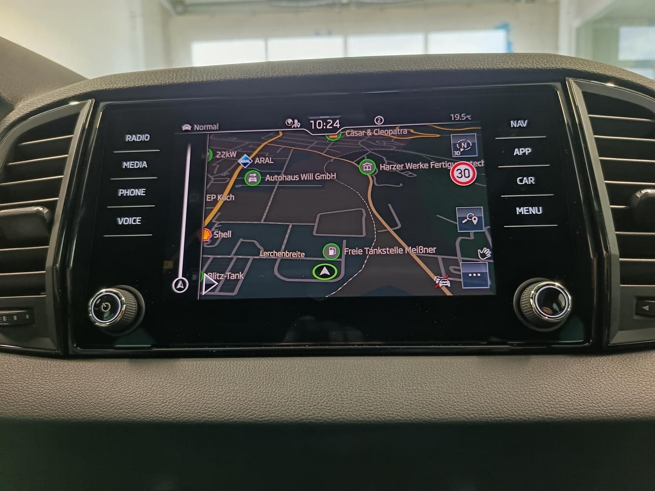 Внедорожник Skoda Karoq Sportline 1,5 TSI DSG*AHK*PSD*STD.HZG*NAVI: фото 11