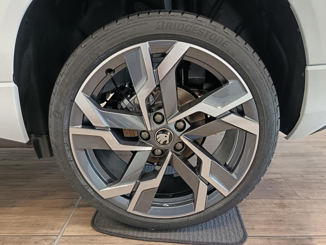 Внедорожник Skoda Karoq Sportline 1,5 TSI DSG*AHK*PSD*STD.HZG*NAVI: фото 24