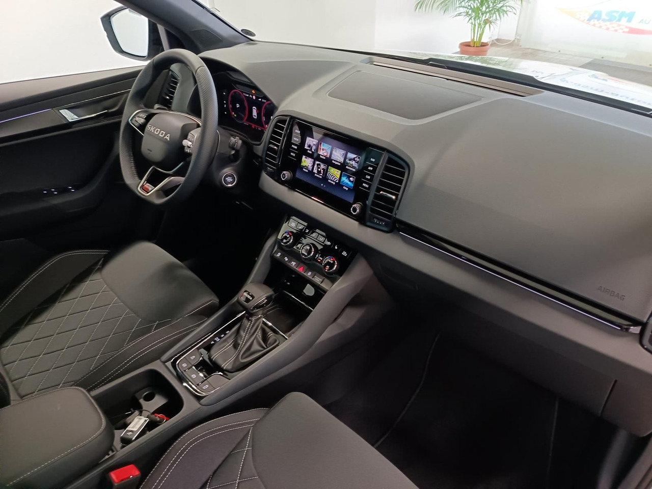 Внедорожник Skoda Karoq Sportline 1,5 TSI DSG*AHK*PSD*STD.HZG*NAVI: фото 20 Внедорожник Skoda Karoq Sportline 1,5 TSI DSG*AHK*PSD*STD.HZG*NAVI: фото 20