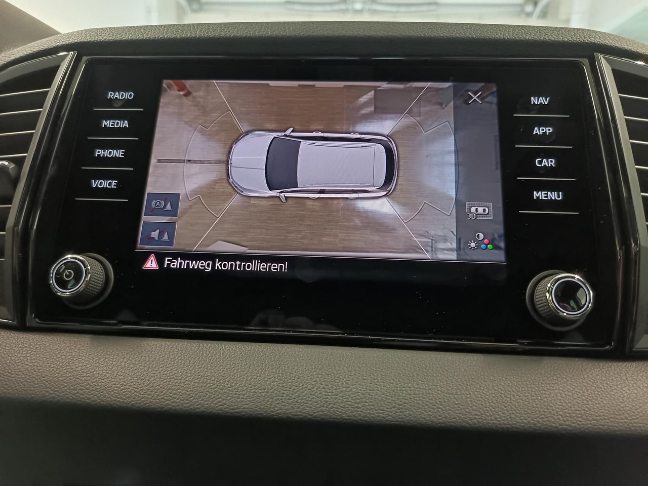 Внедорожник Skoda Karoq Sportline 1,5 TSI DSG*AHK*PSD*STD.HZG*NAVI: фото 15