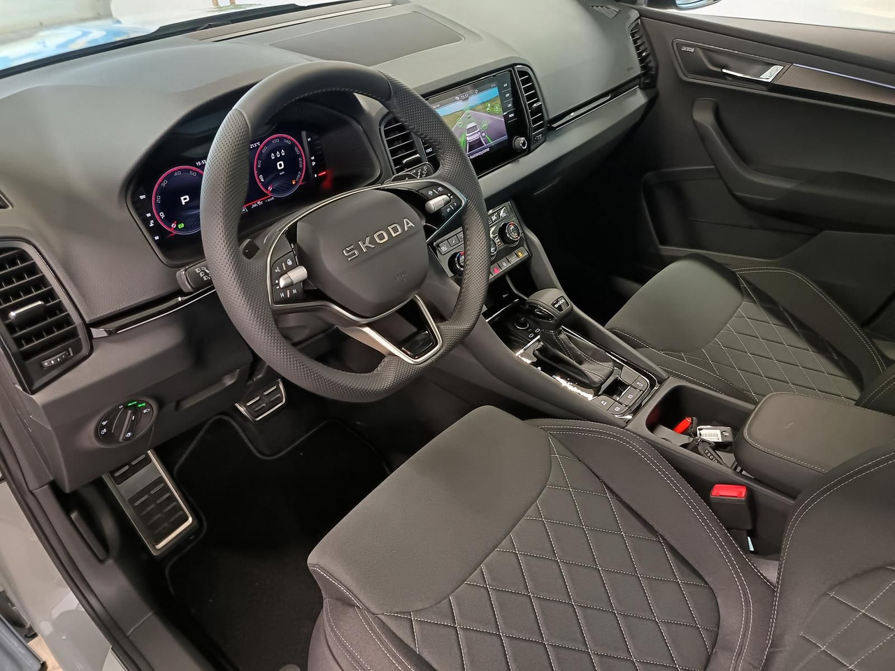 Внедорожник Skoda Karoq Sportline 1,5 TSI DSG*AHK*PSD*STD.HZG*NAVI: фото 23 Внедорожник Skoda Karoq Sportline 1,5 TSI DSG*AHK*PSD*STD.HZG*NAVI: фото 23