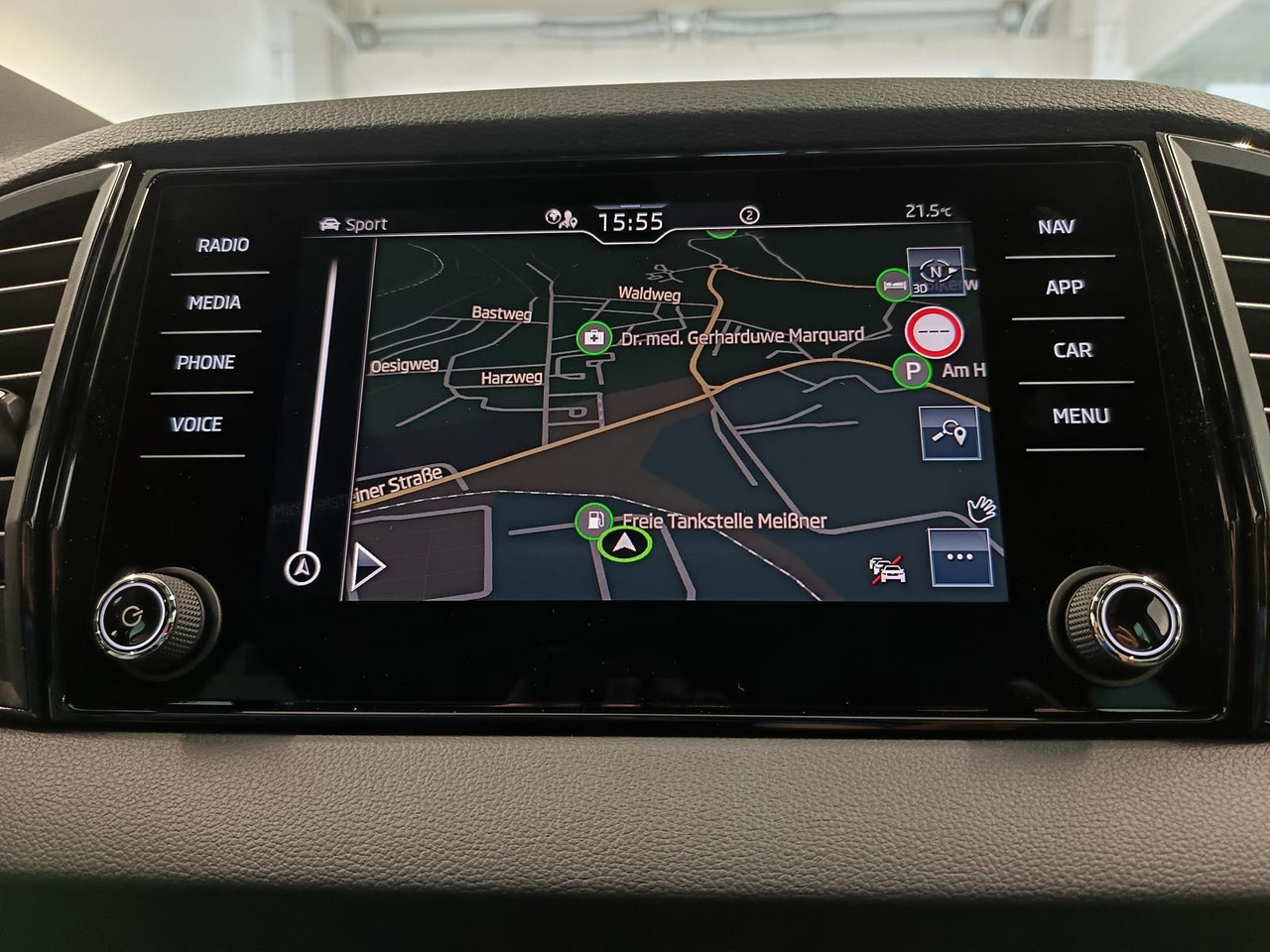 Внедорожник Skoda Karoq Sportline 1,5 TSI DSG*AHK*PSD*STD.HZG*NAVI: фото 12 Внедорожник Skoda Karoq Sportline 1,5 TSI DSG*AHK*PSD*STD.HZG*NAVI: фото 12